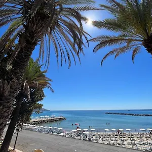 Da Mariella Vacanze Con Terrazzo , San Remo Italie
